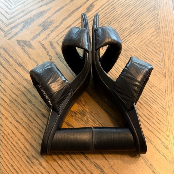 Women’s VIONIC Emaline black leather slide heeled sandals- Size 6 - Picture 7 of 9